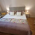 La-La Rooms