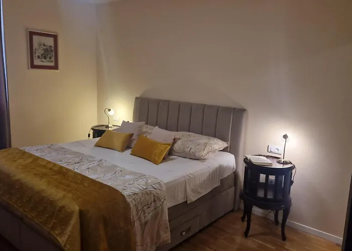 La-La Rooms